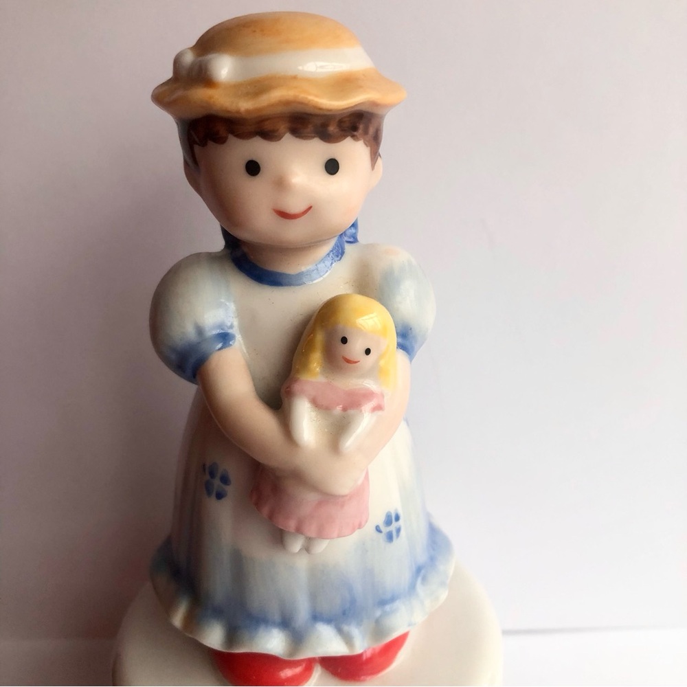 music box girl with doll figure vintage - Picture 4 of 5